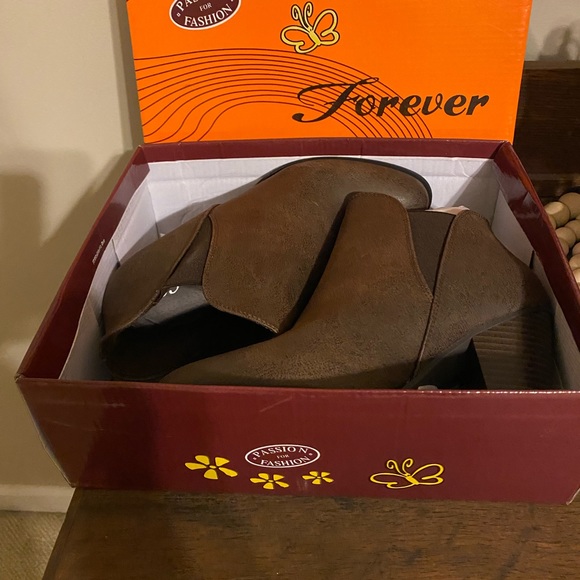 Forever High Heel Ankle Boots Brown, Size 9, new with box - Picture 1 of 12